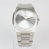 Reloj plateado con 3 manecillas y dial plateado