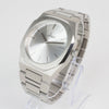 Reloj plateado con 3 manecillas y dial plateado