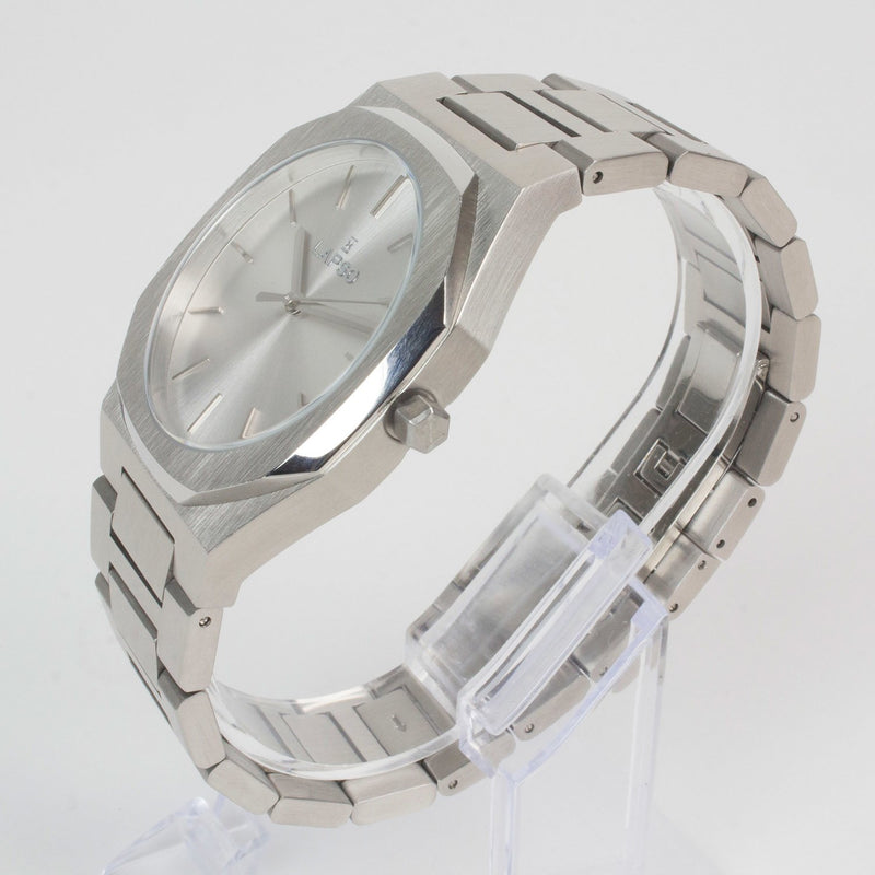 Reloj plateado con 3 manecillas y dial plateado