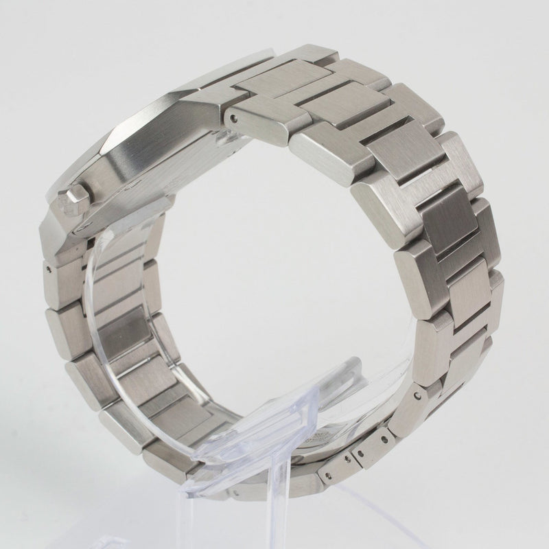 Reloj plateado con 3 manecillas y dial plateado