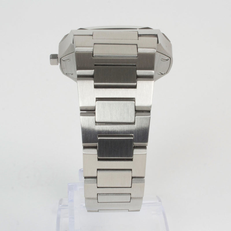 Reloj plateado con 3 manecillas y dial plateado
