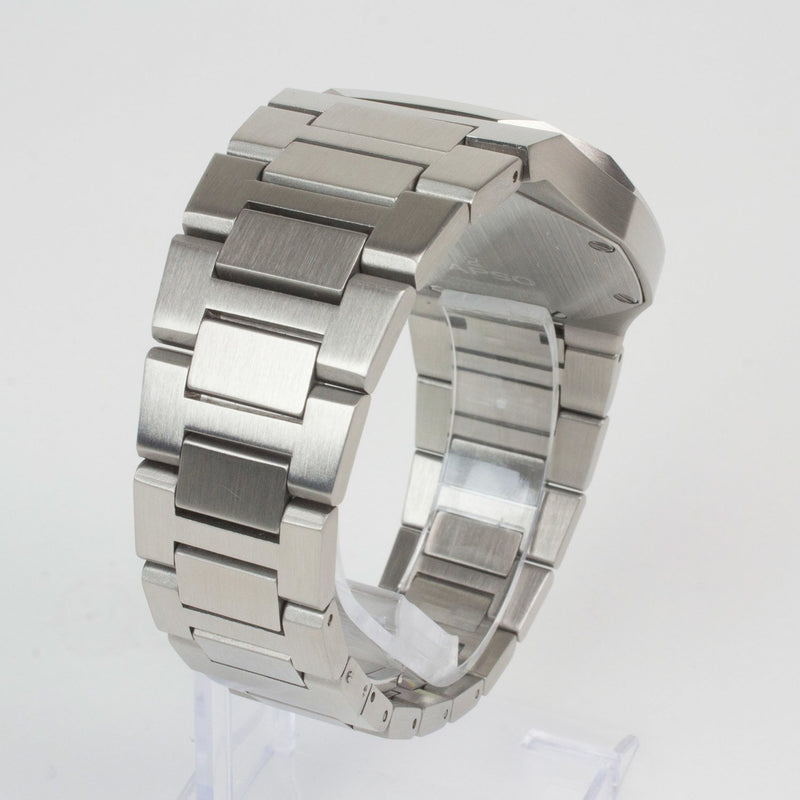 Reloj plateado con 3 manecillas y dial plateado