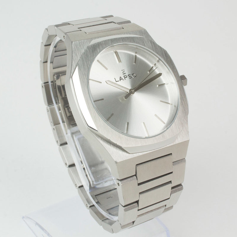 Reloj plateado con 3 manecillas y dial plateado