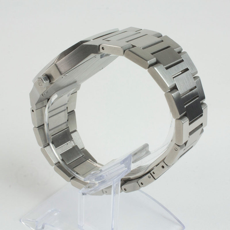 Reloj plateado con 2 manecillas y dial azul