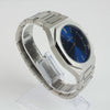 Reloj plateado con 2 manecillas y dial azul