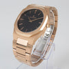 Reloj rosado con 2 manecillas y dial negro
