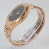 Reloj rosado con 2 manecillas y dial negro