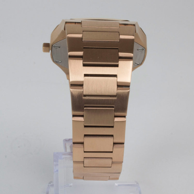 Reloj rosado con 2 manecillas y dial negro